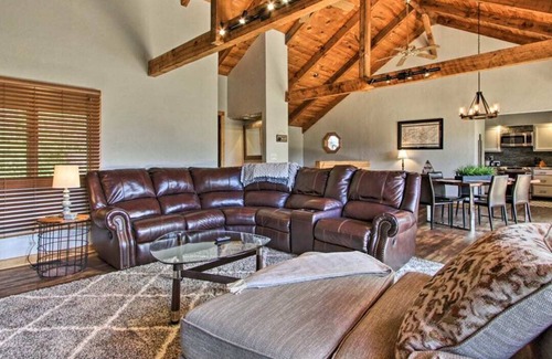 Gatlinburg - Pigeon Forge Cabin | Unbeatable Fall Views from this Stunning Mtn Cabin w/Hot Tub, Wildlife Sightings
