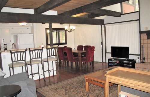 Big Bear Lake House | Unbeatable Location – Closest lodging to Snow Summit Ski Resort