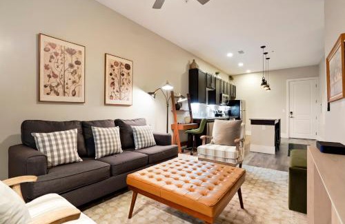 Golden House | Unbeatable Location Golden Condo - Walk Everywhere