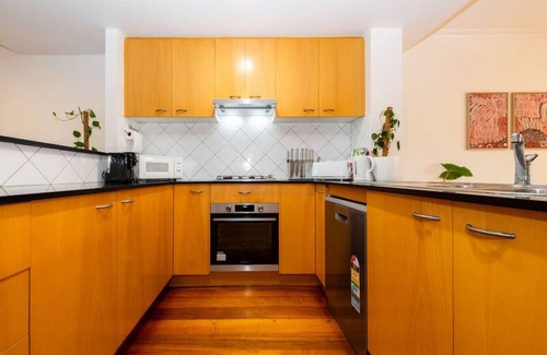 Brunswick House | Unbeatable Location: Ideal for groups & families.