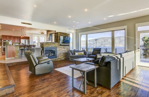 Central Okanagan House | Unbelievable Lake View, ENTIRE HOUSE, Hot Tub,Pool Table, Kid Friendly, Quiet!