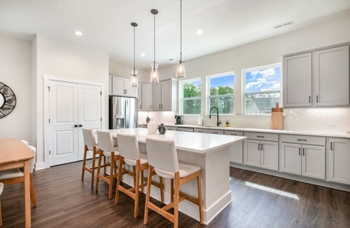 Charlotte House | UNCC 4BR | Pet-Friendly Stay