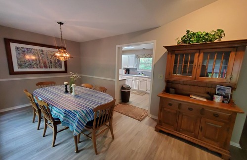 Lost Bridge Village House | Uncle Arnie's-Beautiful Lakefront Easy Walking Path to Lake