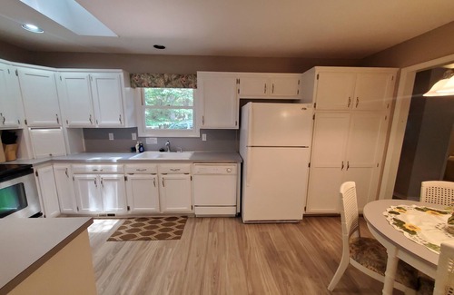 Lost Bridge Village House | Uncle Arnie's-Beautiful Lakefront Easy Walking Path to Lake