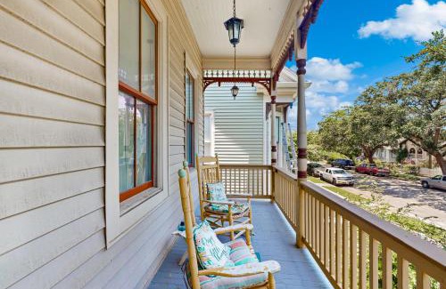 San Jacinto Apartment | Under the Avenue