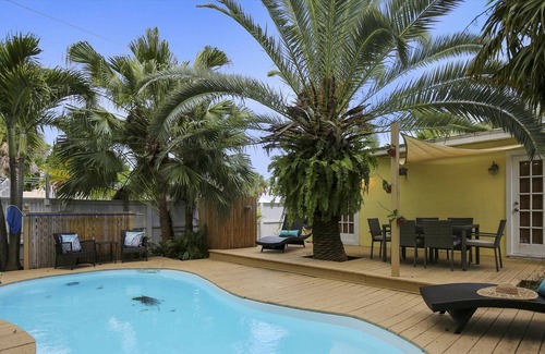Midtown House | Under The Palms by AvantStay | Private Pool | Outdoor Dining | Close to Beach