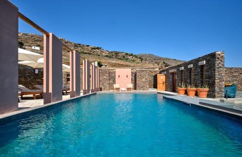 Exomvourgo Hotel | Under the Sun Cycladic Village