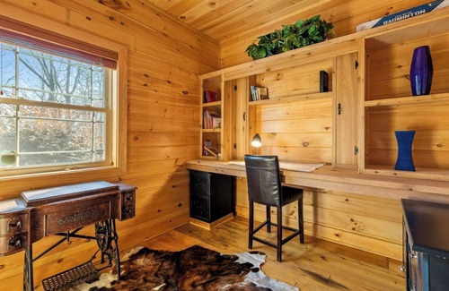 Foxfire Estates Cabin | Underlook Cabin - Bubbly hot tub plus woodsy comfort!