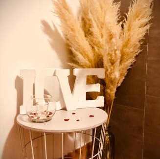 Eyguieres Apartment | Une Pause Douceur - Suite Orchidée