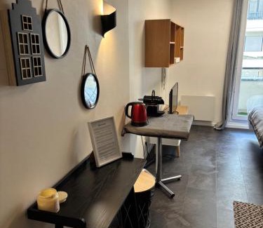 Issy-les-Moulineaux Apartment | Une pièce Issy-les-Moulineaux