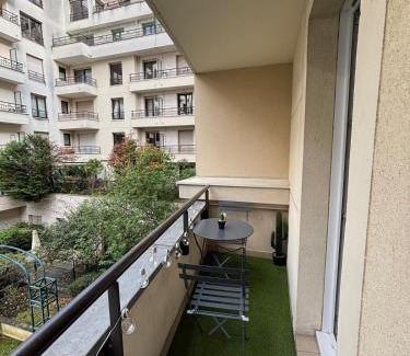 Issy-les-Moulineaux Apartment | Une pièce Issy-les-Moulineaux