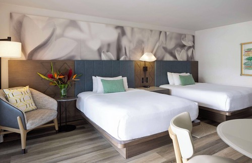Nawiliwili Hotel | Unforgettable Getaway on Kaua'i's Hidden Gem! Garden View Room w/Balcony! Pool!