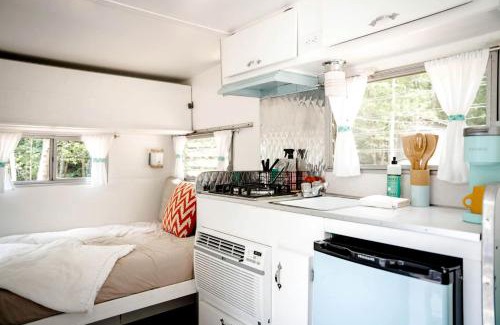 Franklin House | Unforgettable Glamping Caravan Rental in North Carolina for Intimate Weekends Away in Franklin