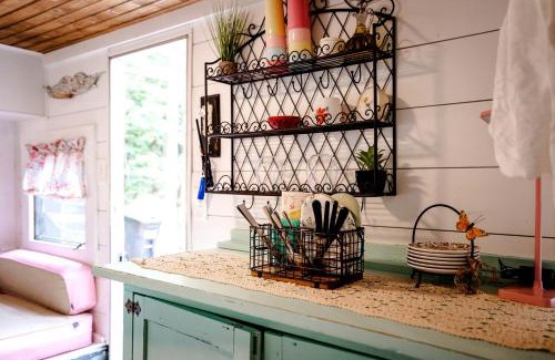 Franklin House | Unforgettable Glamping Caravan Rental in North Carolina for Intimate Weekends Away in Franklin