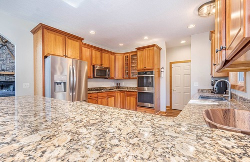 Swanton House | Unforgettable | Indoor Pool, 2 Hot Tubs, Pool Table