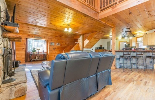 Helen Cabin | Unforgettable | Pet Friendly | Hot Tub | Private Porches | Fire Pit | Pool Table