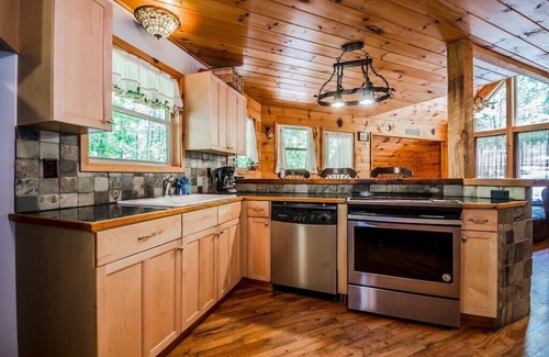 Helen Cabin | Unforgettable | Pet Friendly | Hot Tub | Private Porches | Fire Pit | Pool Table