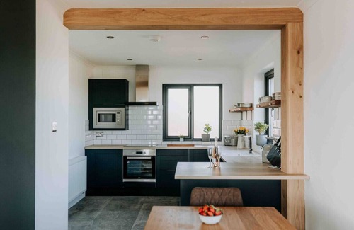 Penycwm Apartment | Unforgettable sea views, Hot tub, Modern property