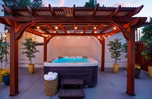 Berkley House | Unforgettable Stay HOT TUB and Fire Pit and 4 Miles to DT Denver