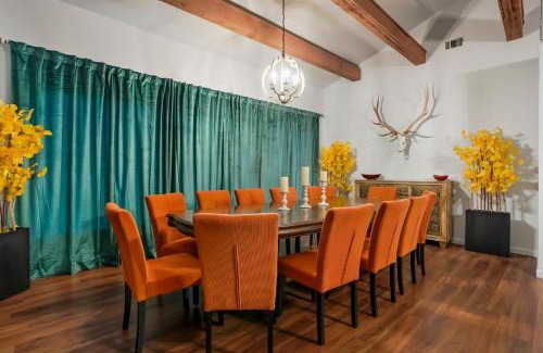 Berkley House | Unforgettable Stay HOT TUB and Fire Pit and 4 Miles to DT Denver