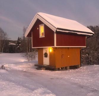 Gvarv Apartment | Unik overnatting i Stabbur/Minihus