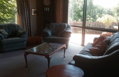 Acacia Bay House | Uninterrupted lake views, sun and privacy. A traditional family friendly home.