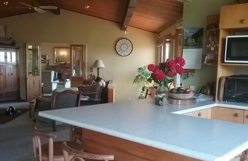 Acacia Bay House | Uninterrupted lake views, sun and privacy. A traditional family friendly home.