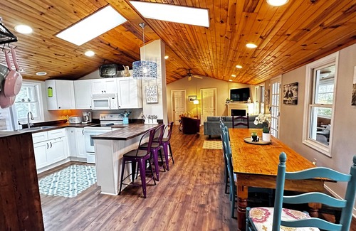 Union Pier House | Union Pier House:HOT TUB/3bd/2bth/Fenced Yrd/Deck/Screen Porch on new bike path!