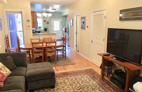 Stanton Park House | Union Station, 3 BR/4 Beds, free private secure parking, backyard patio