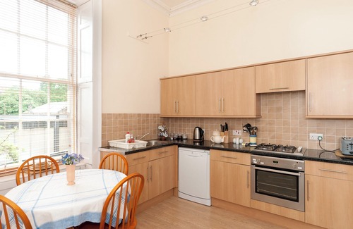 New Town Apartment | Union Street [363] is a Spacious 3 bedroom Georgian apartment in the city centre.