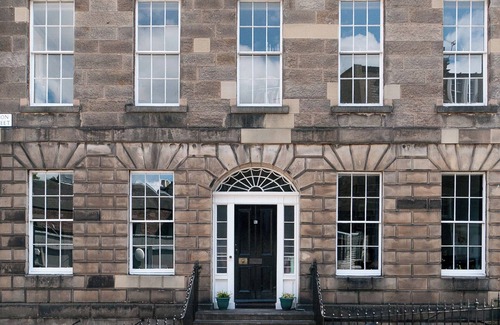 New Town Apartment | Union Street [363] is a Spacious 3 bedroom Georgian apartment in the city centre.