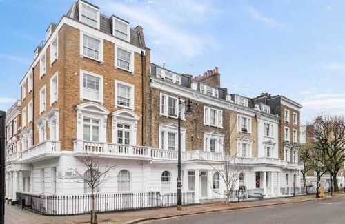 Warwick Apartment | Unique 1 Bedroom Luxury Haven In Central London