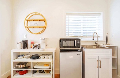 Valley Glen House | Unique 1BR Home with Stunning Private Patio