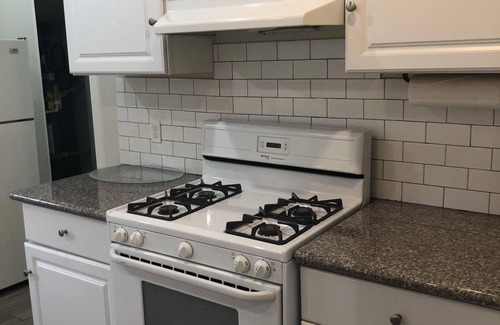 Burbank House | Unique 2 Bedroom Home in Burbank