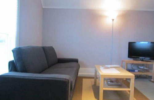 Columbia House | Unique 2nd Floor Flat - Located in Desirable Columbia District