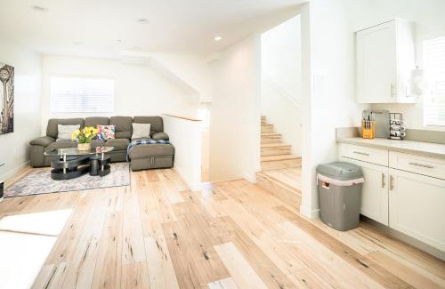 Wilshire Apartment | Unique 3-Level Loft with One bedroom & Two Full Bathroom