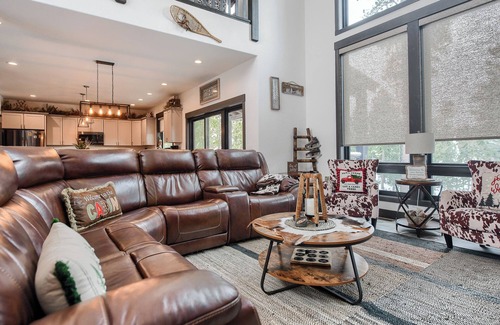 Lead Cabin | Unique 3800+ Sq. Ft. Lodge w/Game Room, Open Plan, Hot Tub, and Clubhouse!