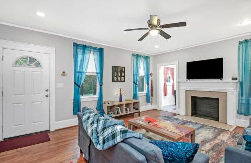 Eau Claire House | Unique 3BR - Sleeps 6