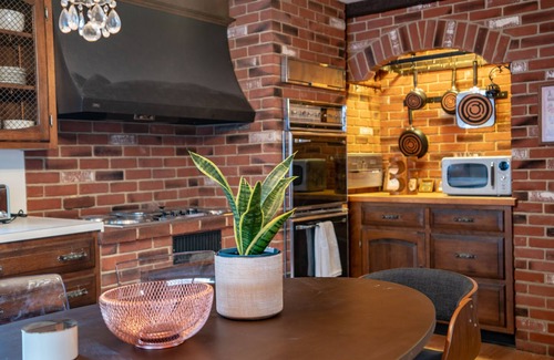 Norwich House | Unique 5BR/2BA House near all Casinos