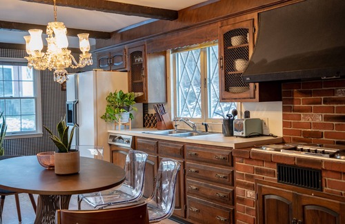 Norwich House | Unique 5BR/2BA House near all Casinos