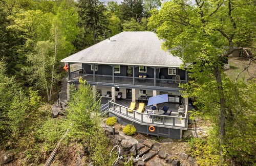 Muskoka Lakes Cottage | Unique 7bed 5bath cottage on the Joe River!