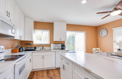 East Grove House | Unique 7bedroom-3bath sleeps 14