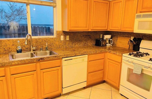 Northwest Reno House | Unique 8 beds 5TVs Pet Friendly House Sleeps 15