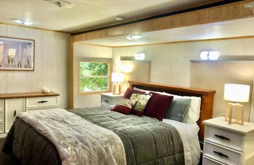 Rangataua Ski Chalet | Unique and Charming Garden Cottage/Campervan