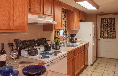 Eureka Springs Cottage | Unique and Close to Downtown - Lake Lucerne Resort & Ranch Tom Sawyer