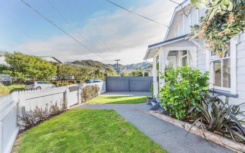 Wellington House | Unique and Cosy Cottage with a Sunny Garden