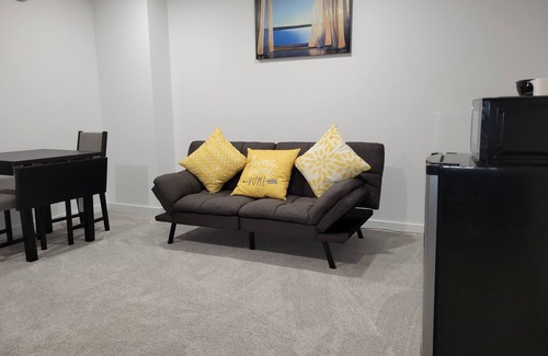Calgary House | Unique and cozy 2 bedroom ,1 bathroom lower level suite in a family home.