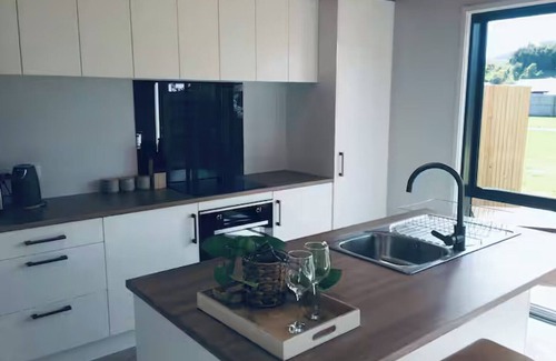 Lower Shotover Apartment | Unique and modern self contained unit with total privacy and amazing views.