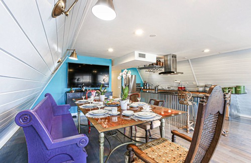 Slidell House | Unique Bayou Waterfront Whimsical home in family neighbor