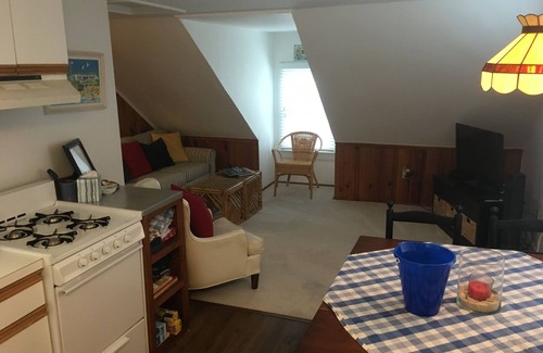 Cape May Apartment | Unique Beach Block Cape May 2nd Floor Apt.